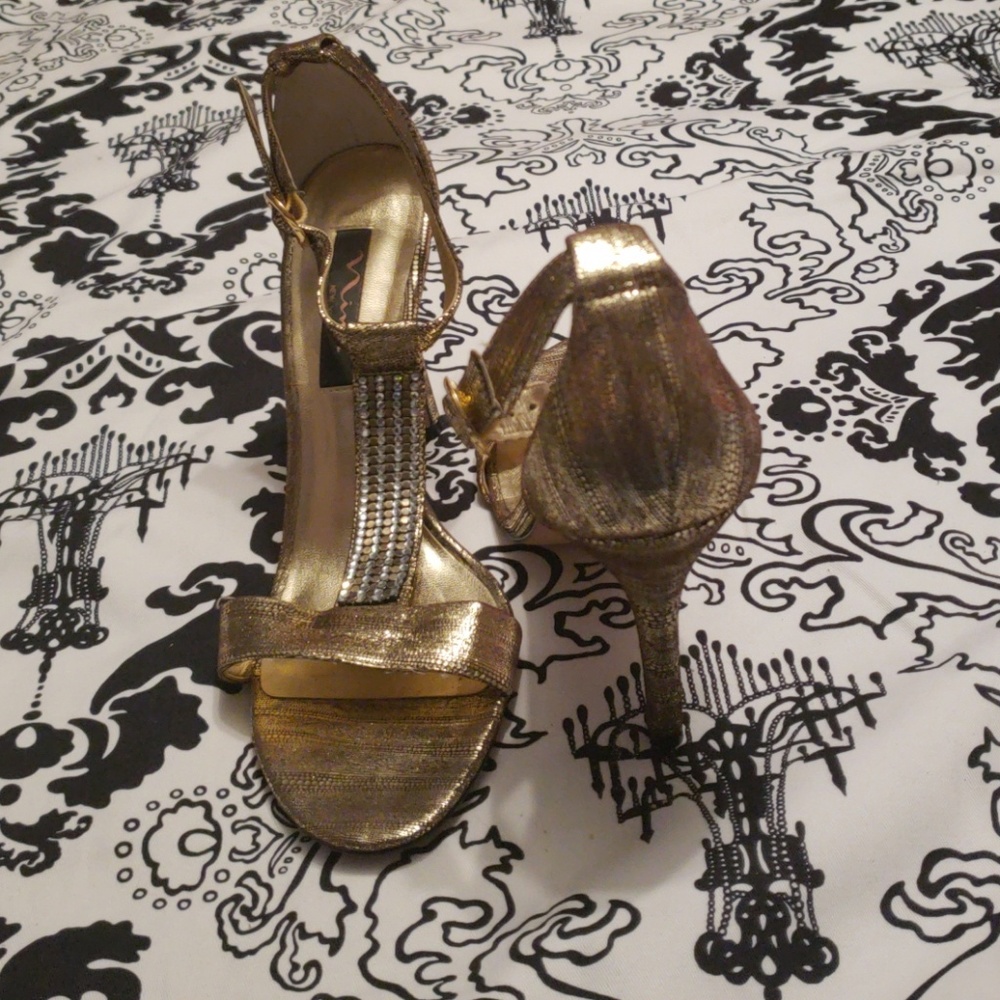 Heels - Picture 2 of 4